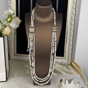 CHANEL White Pearl Necklace with Silver Details